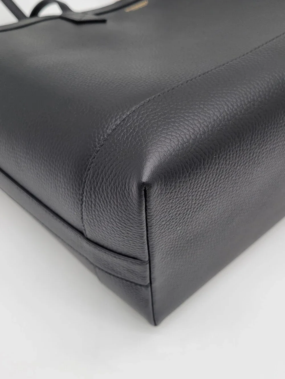 Burberry Medium Grainy Black Leather Tote Bag-NWT - Picture 7 of 11